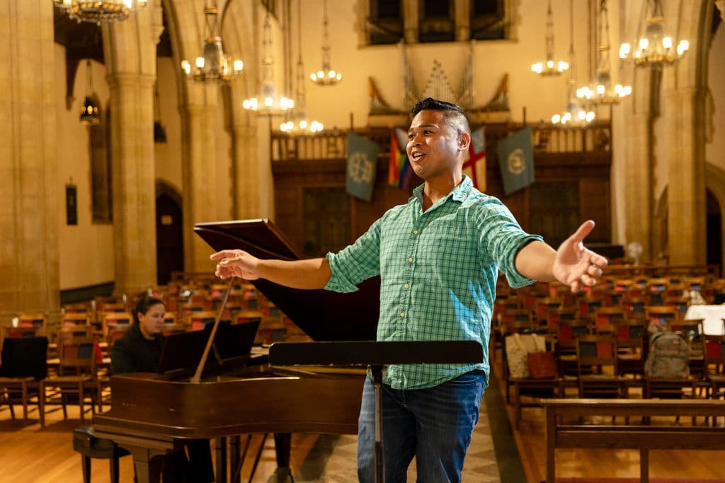 Reagan Paras conducting Salisbury Singers rehearsal